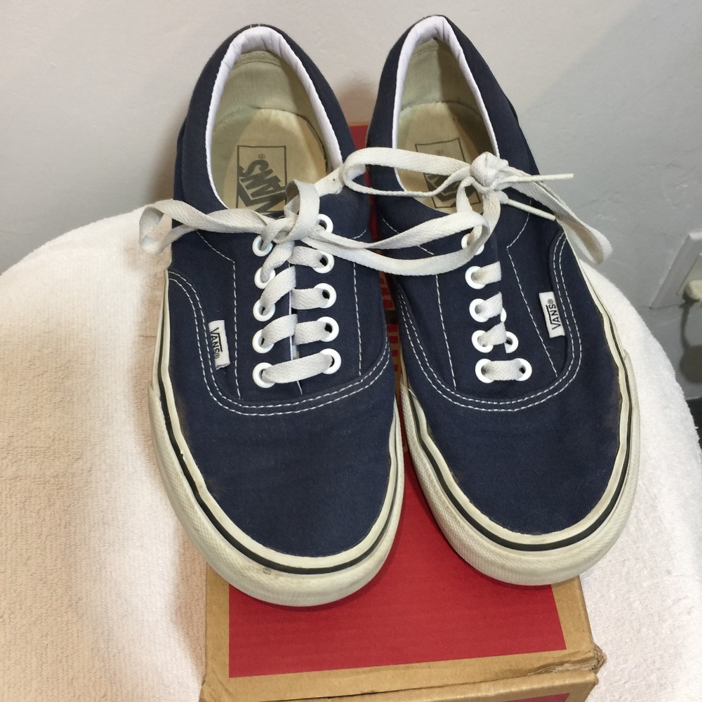 Van's shoes -  uni sex - 7.5 mens / 9 womens